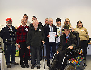 Gruppenfoto mit dem Forum Selbstvertretung und Herrn Behindertenanwalt