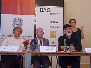 Die vortragenden Perosen von links nach rechts sind Martin Schenk, Hansjörg Hofer, Erich Fenninger und Barbara Gerstbach.