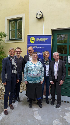 Gruppenbild; von links stehend Dominique Sturz, Stefan Wiedlroither, Johannes , Anita Schachinger, Julia Moser, Hansjörg Hofer