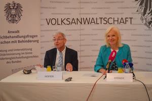 von links nach rechts: Hansjörg Hofer und Gertrude Brinek beim Pressegespräch in der Volksanwaltschaft