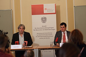 Dr. Buchinger (links) und Mag. (FH) Müller beim Pressegespräch